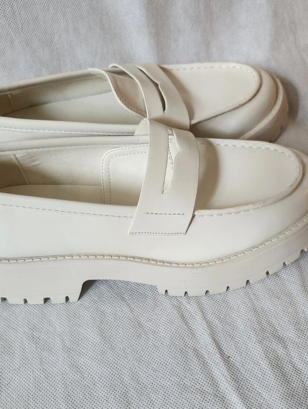 Madden GirlWomen's Millie Lug-Sole Tailored Loafers Sz8.5